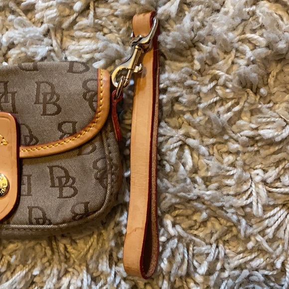 Authentic Dooney & Bourke Wristlet - Picture 2 of 8